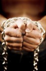 atadas-con-cadenas