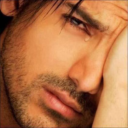 hombre llorando