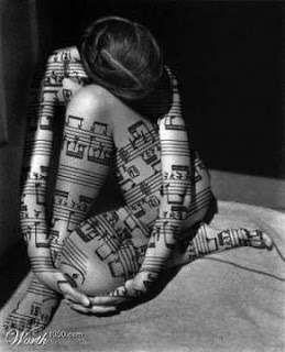 A_mujer_desnuda_notas_musicales