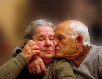 600x6001314983499_viejitos-enamorados