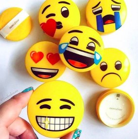 Innisfree-Emoji-Compacts